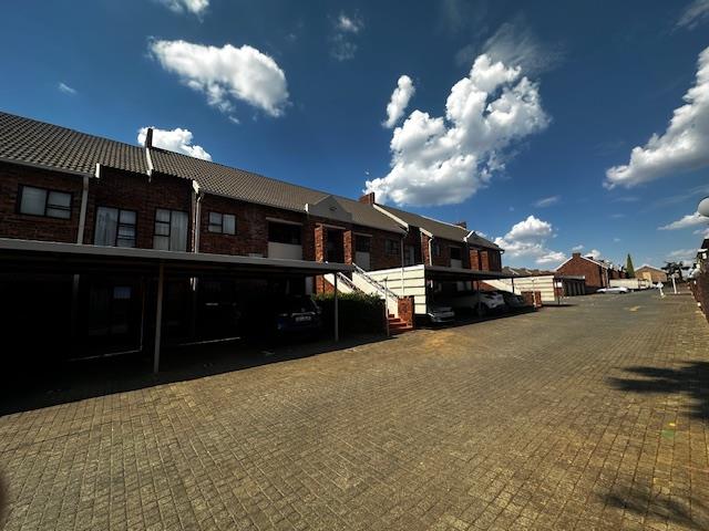 2 Bedroom Property for Sale in Langenhovenpark Free State